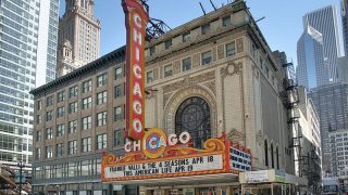 800px Chicago Theatre blend