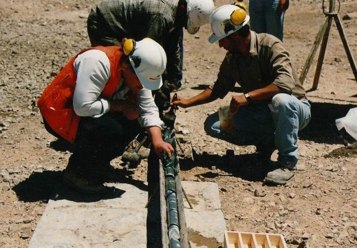 US: Geologists working to confirm world’s largest source of lithium along Oregon/Nevada border 7 Exploration geologist