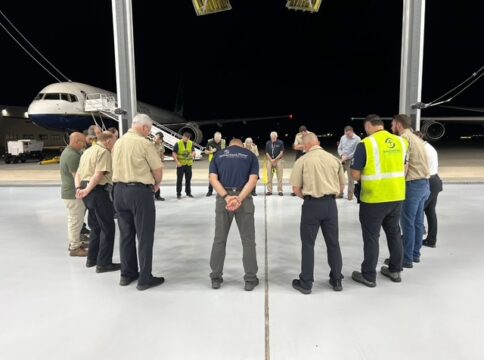 plane samaritans purse aid